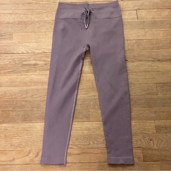 Leggings Athletic Loungewear Lavender Size Medium B3 - Picture 1 of 2